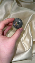 Load image into Gallery viewer, Labradorite Palmstone R
