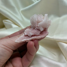 Load image into Gallery viewer, California Halite Specimen A
