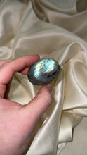 Load image into Gallery viewer, Labradorite Palmstone I
