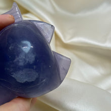 Load image into Gallery viewer, XL Fluorite Fox Carving
