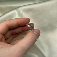 Load image into Gallery viewer, Sterling Silver Honeybee Ring (Size 4)
