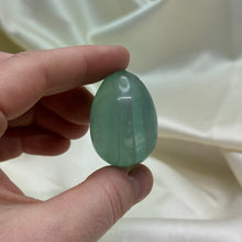 Load image into Gallery viewer, Fluorite Egg C
