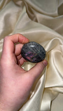 Load image into Gallery viewer, Labradorite Palmstone A
