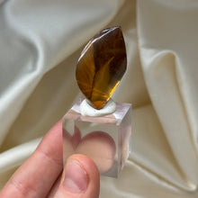 Load image into Gallery viewer, Cognac Citrine Carving A
