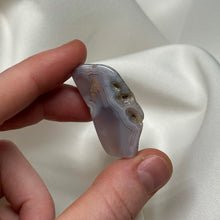 Load image into Gallery viewer, RARE! Dusty Purple Laguna Agate Tumble
