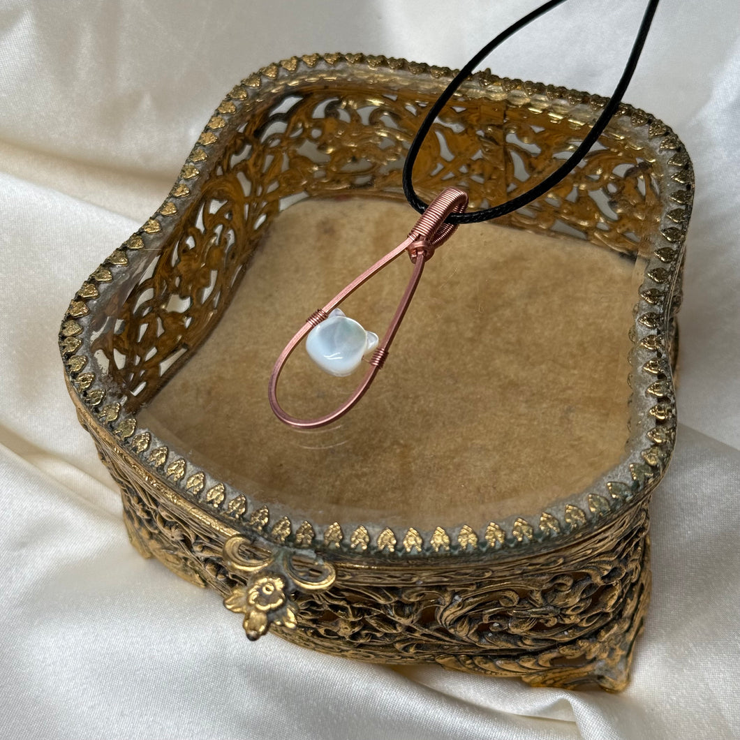 White Mother of Pearl Cat Fidget Pendant in Copper