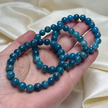 Load image into Gallery viewer, Flashy Blue Apatite Stretch Bracelets size 6
