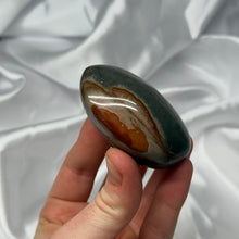 Load image into Gallery viewer, Polychrome Jasper Palmstone A
