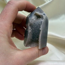 Load image into Gallery viewer, Quartz with Agate Tower E
