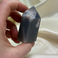Load image into Gallery viewer, Quartz with Agate Tower E
