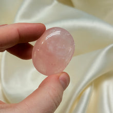 Load image into Gallery viewer, Star Rose Quartz Palmstone D
