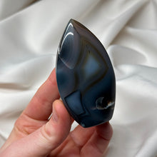 Load image into Gallery viewer, Brazilian Agate Flame D (108g)
