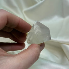 Load image into Gallery viewer, Gorgeous Phantom Quartz Tower
