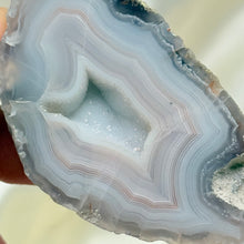Load image into Gallery viewer, Perfectly Pastel Green Lee Agate from Arizona with Parallax
