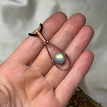 Load image into Gallery viewer, Labradorite Fidget Pendant in Copper A
