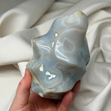 Load image into Gallery viewer, 1lb14oz Pastel Orca Agate Flame with Cave and Wild Banding/Parallax Effect
