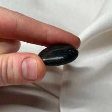 Load image into Gallery viewer, Rare! Honduras Black Opal Mini Palm A
