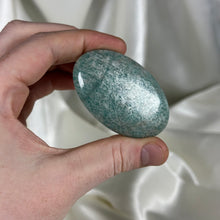 Load image into Gallery viewer, Super Flashy Amazonite Palmstone B
