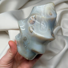 Load image into Gallery viewer, 1lb14oz Pastel Orca Agate Flame with Cave and Wild Banding/Parallax Effect
