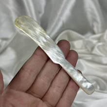 Load image into Gallery viewer, Mother of Pearl Knife B (Second Hand)
