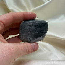 Load image into Gallery viewer, Pinky Labradorite Freeform
