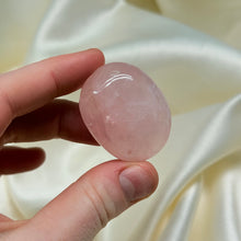 Load image into Gallery viewer, Star Rose Quartz Palmstone D
