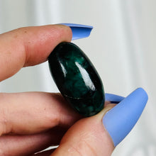 Load image into Gallery viewer, Emerald Shiva Shape Carving B
