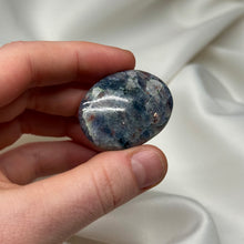 Load image into Gallery viewer, Iolite with Sunstone Palmstone
