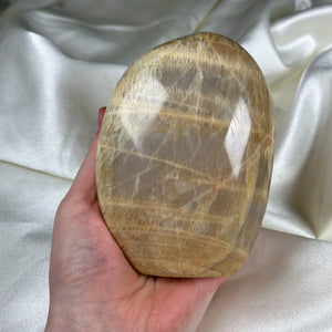 Peach Moonstone Freeform (1lb9oz)