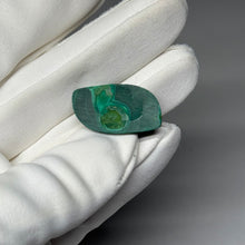 Load image into Gallery viewer, Malachite Cabochon 14.8ct
