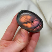 Load image into Gallery viewer, Sunset Flash Labradorite Palmstone
