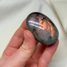 Load image into Gallery viewer, Sunset Flash Labradorite Palmstone
