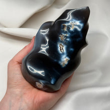 Load image into Gallery viewer, 1lb12oz Moody Orca Agate Flame
