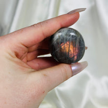 Load image into Gallery viewer, Labradorite Palmstone 2
