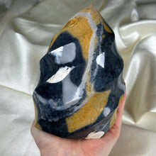 Load image into Gallery viewer, Mixed Jasper Flame (3lb6oz)
