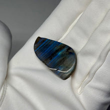 Load image into Gallery viewer, Labradorite Cabochon 39.15ct
