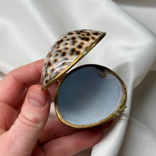 Load image into Gallery viewer, Tiger Cowrie Shell Clutches
