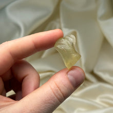 Load image into Gallery viewer, Libyan Desert Glass Specimen E
