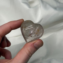 Load image into Gallery viewer, UV Reactive Phantom Amethyst Heart Carving A
