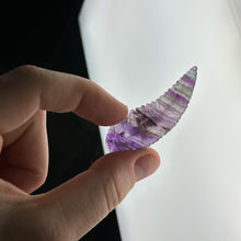 Load image into Gallery viewer, Fluorite Feather Carving C
