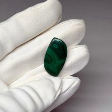 Load image into Gallery viewer, Malachite Cabochon 14.8ct

