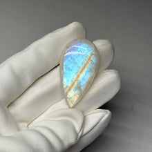 Load image into Gallery viewer, AA Rainbow Moonstone Cabochon 59.85ct
