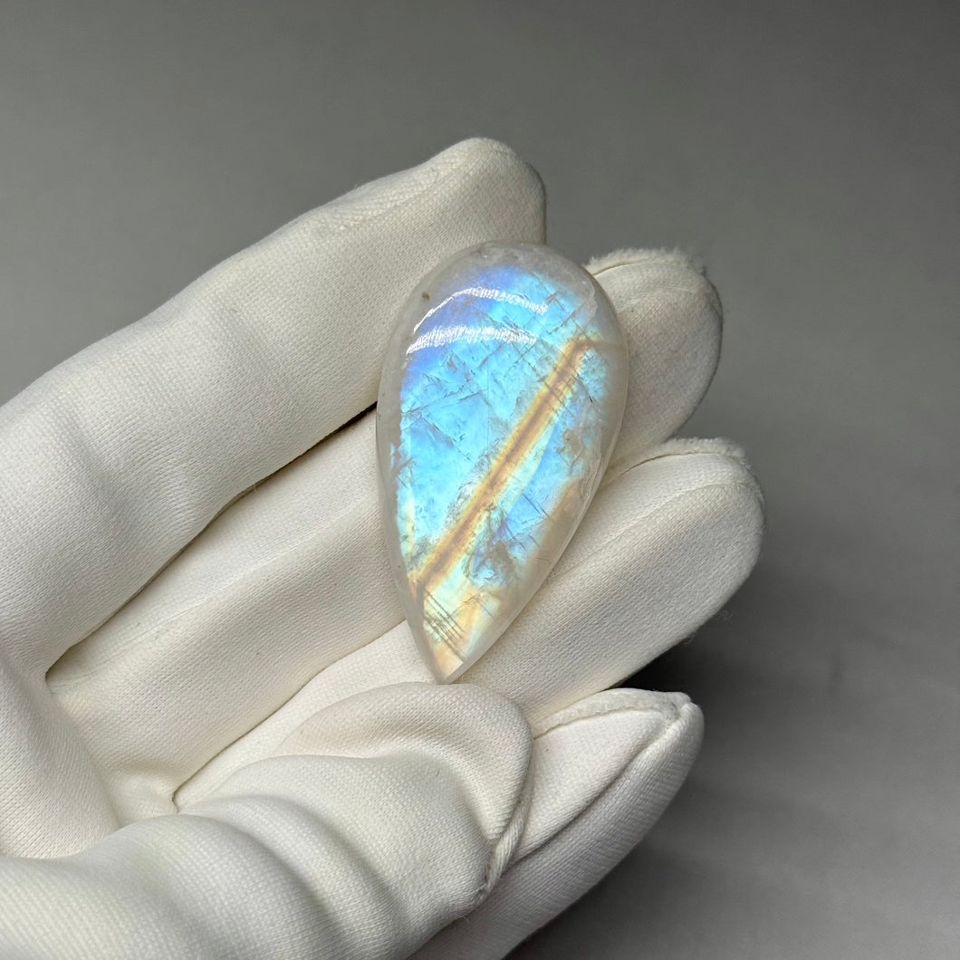 AA Rainbow Moonstone Cabochon 59.85ct