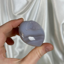 Load image into Gallery viewer, Druzy Agate Heart Carving
