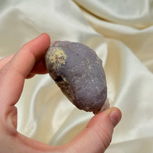 Load image into Gallery viewer, Perfectly Pastel Green Lee Agate from Arizona with Parallax
