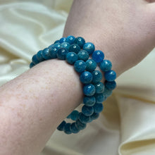 Load image into Gallery viewer, Flashy Blue Apatite Stretch Bracelets size 6
