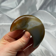 Load image into Gallery viewer, Druzy Agate Moon Carving
