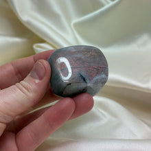 Load image into Gallery viewer, Pinky Labradorite Freeform
