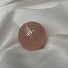 Load image into Gallery viewer, Baby Pink Mozambique Rose Quartz Sphere with continual Asterism
