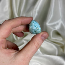 Load image into Gallery viewer, Larimar Tumble E
